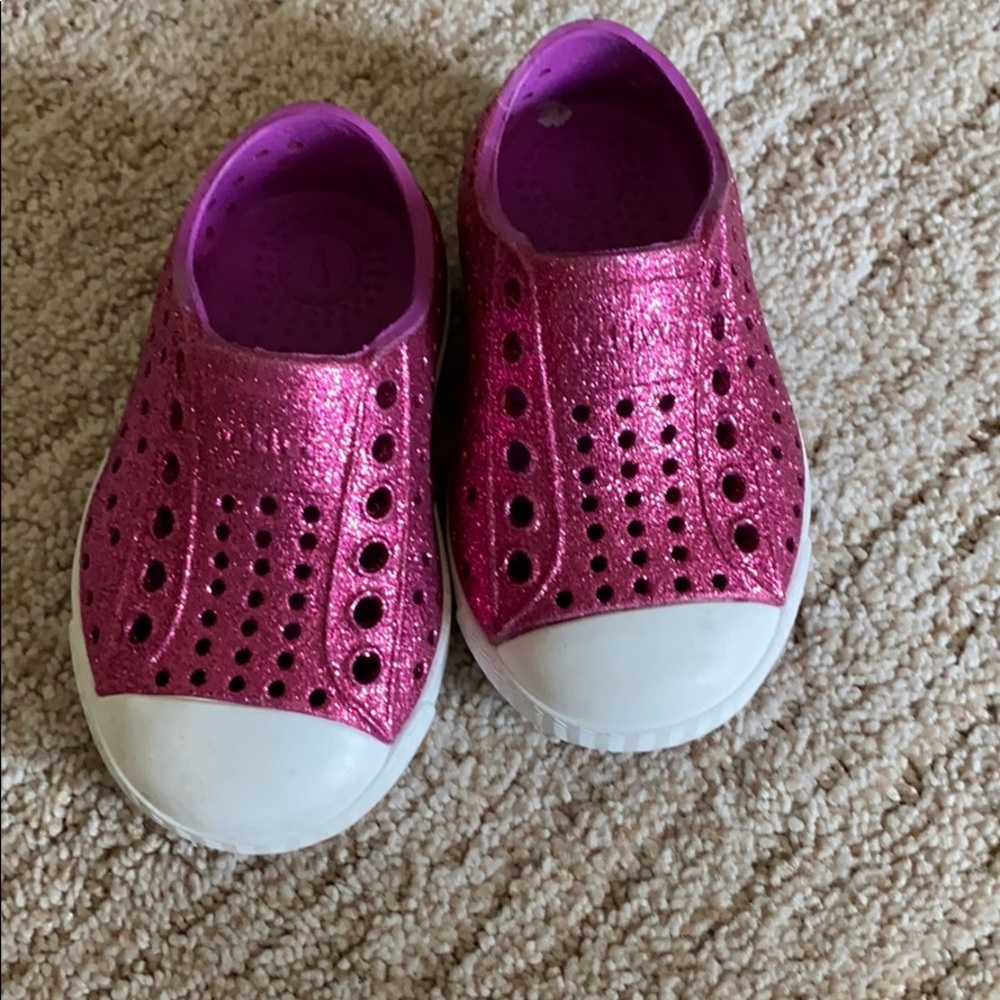 Native pink glitter sneaker